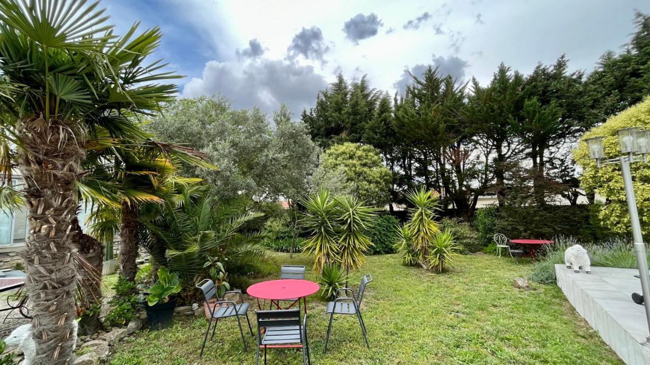 Aux Belles - Adults Only Bed & Breakfast *